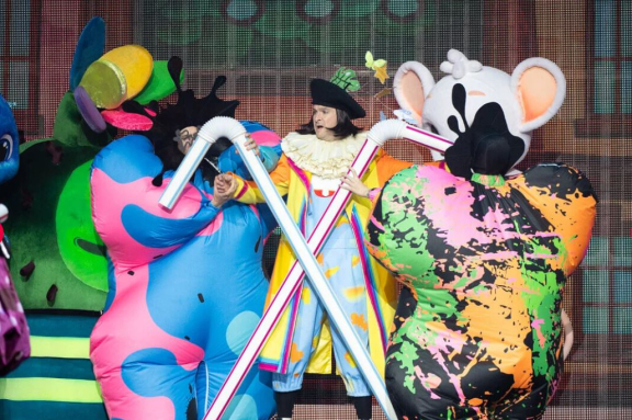 ЁЛКА ТЕЛЕКАНАЛА МУЛЬТ. ЖИВЫЕ КРАСКИ